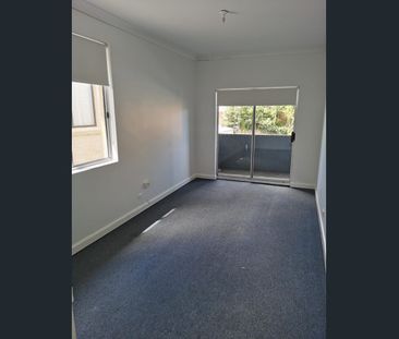 THREE BEDROOM UNIT CLOSE TO STATION - Photo 1