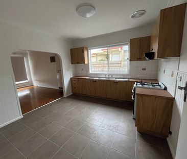 Family home in the heart of Bell Park - Photo 6