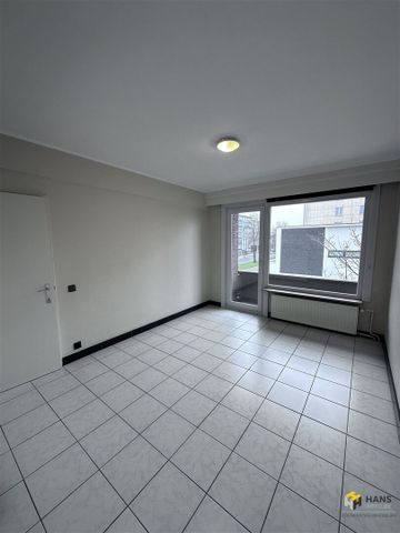 Verzorgd appartement (92 m²) met 2 slaapkamers en terras in Borgerhout. - Photo 2