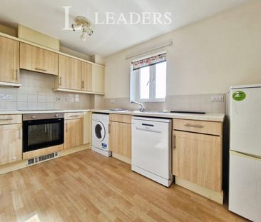 2 bedroom flat to rent Priddys Hard - Photo 4