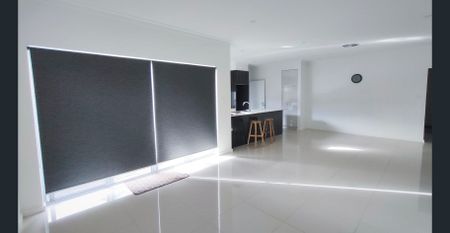 Stunning Near-New Family Home - Photo 2