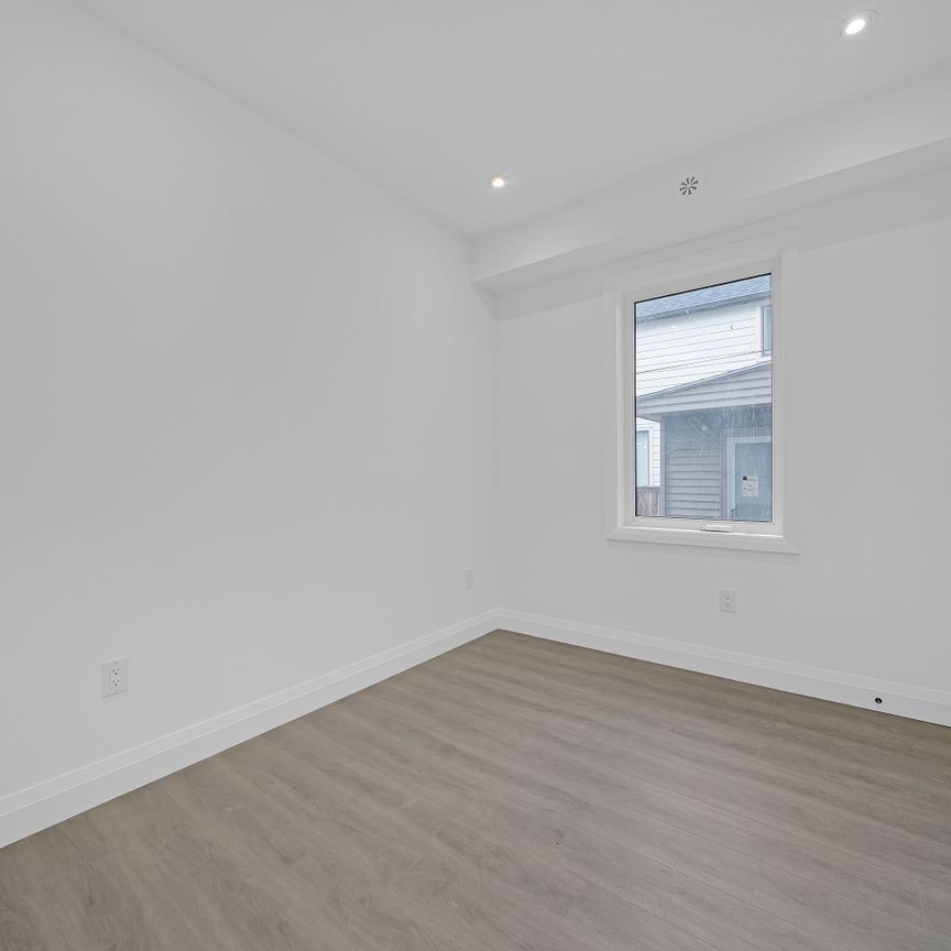 For Lease - 474 Montrose Avenue Unit# Main, Toronto, Ontario - Photo 1
