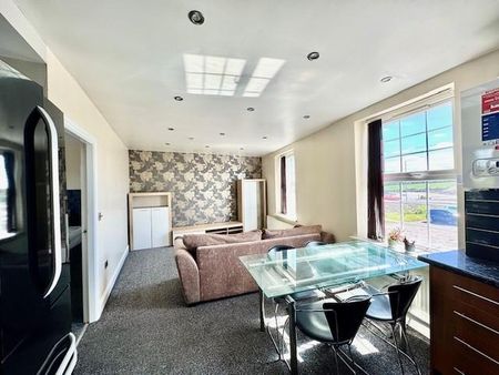 2 bedroom flat to rent - Photo 3