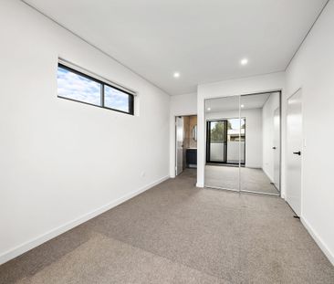 Modern Apartment with Park Views and Spacious Entertaining Balcony - Photo 3