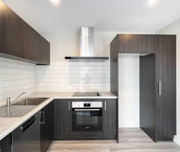 WOODEND - TWO BEDROOMS, SINGLE GARAGE - Photo 2