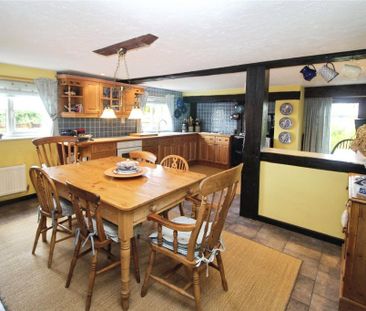 4 bedroom detached house to rent - Photo 4
