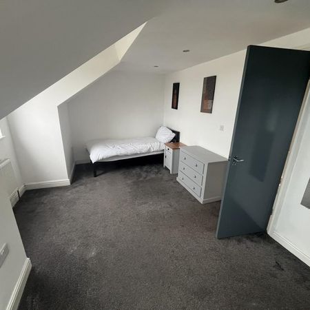 1 bedroom in a house share to rent - Photo 3