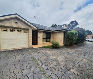 3-Bedroom Villa in Prime Macquarie Fields Location! - Photo 3