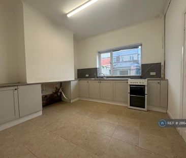 3 bedroom terraced house to rent - Photo 6