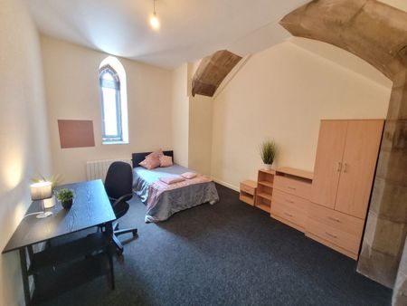 7 Bed Flat, Hanover Street, S3 - Photo 2