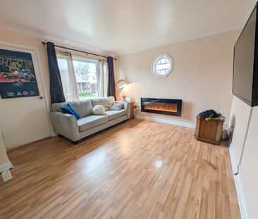 Fully Detached 2 Bedroom House in Welland! - Photo 6