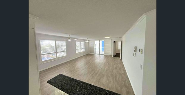 3-Bedroom Apartment in Bargara with Stunning Beach Views - Photo 1