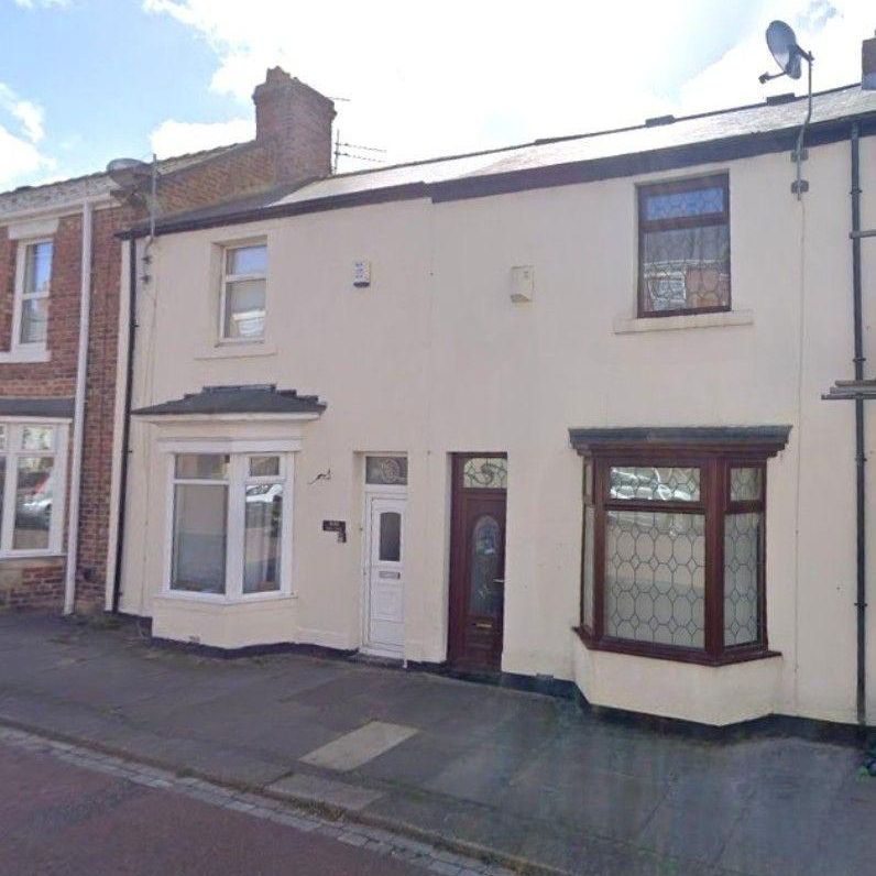 2 bedroom terraced house to rent - Photo 2
