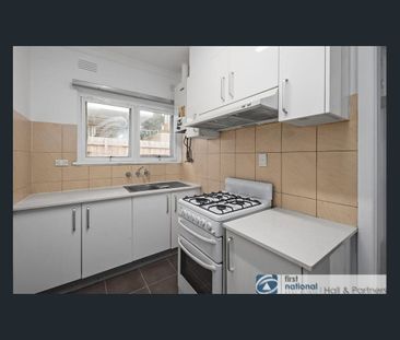 Quietly positioned! - Photo 6