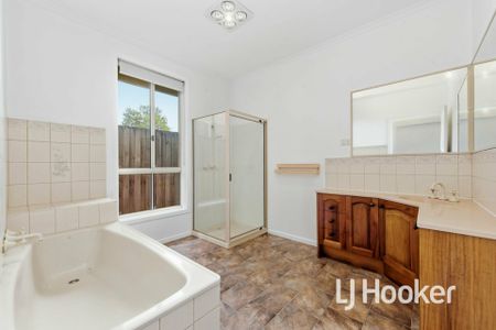 Neat Property In A Quiet Court! - Photo 4