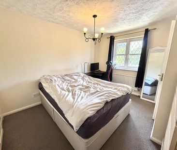 2 bedroom end of terrace house to rent - Photo 3
