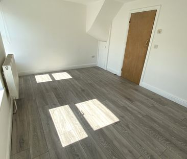 £950 PCM, Recently Refurbished Two Bedroom Duplex with Garden in No... - Photo 4