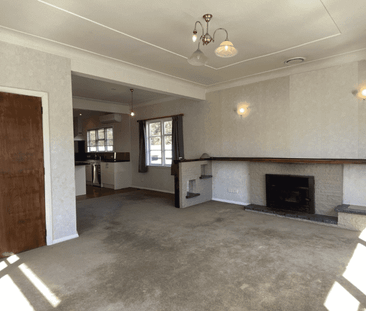 Warm and Spacious - Photo 2