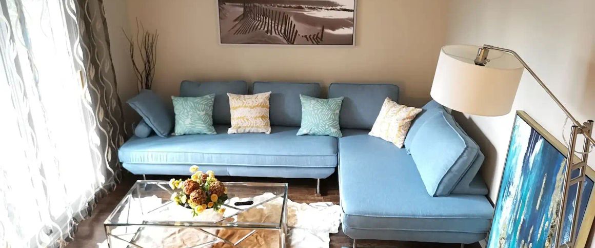 Blue Quill 3 Bedroom Townhouse close to Century Park LRT — 3 Bedrooms Townhouse - Photo 1