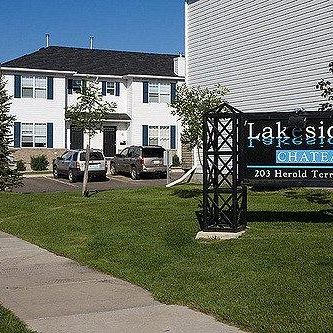 3 Beds & 1.5 Baths Townhouse Style Property In Lakewood Area - Photo 1