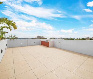 Brand New Designer One-Bedroom Residence in Prestigious "Pienza" - Photo 3