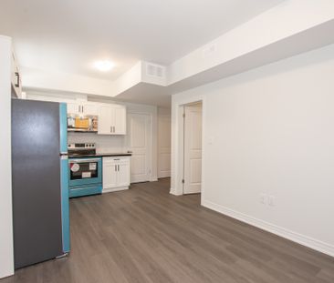 **GORGEOUS** 1 BEDROOM LOWER UNIT IN ST. CATHARINES!! - Photo 4