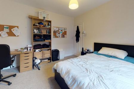 Headingley Crescent, - Photo 5