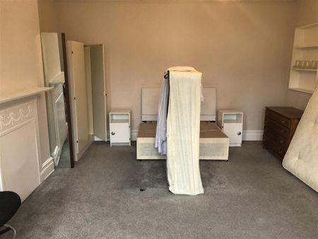 4 bedroom apartment to rent - Photo 4