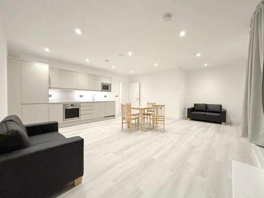 Farnborough Road, Farnborough, Surrey, GU14 - Photo 1