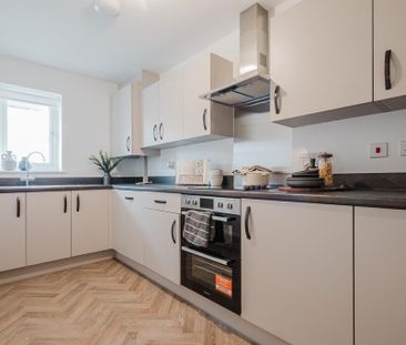 4 bedroom semi-detached house to rent - Photo 6