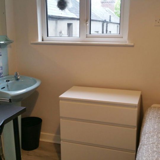 Room to rent in 8-bedroom house in Drumcondra, Dublin - Photo 2