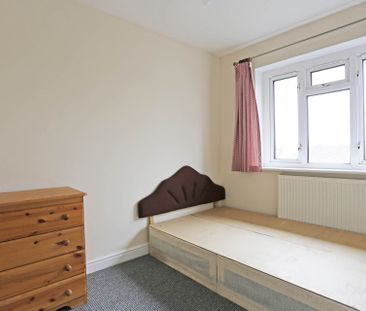 Price £1,675 pcm - Available Now - Part Furnished - Photo 4