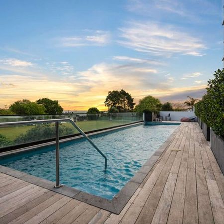 Lock up and leave - Photo 2