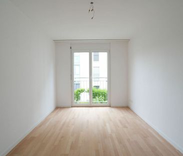 Helle und moderne 5.5-Zimmerwohnung mit Cheminée und grossem Balkon - Photo 4