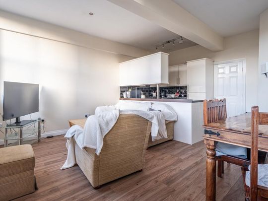 4 bedroom maisonette to rent - Photo 1