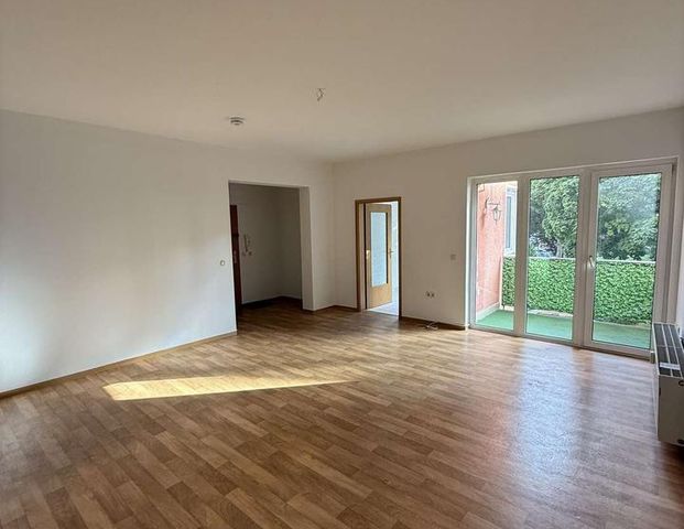 Schöne Zweiraumwohnung mit Balkon und großem Wohnzimmer - Foto 1