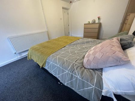 12 bedroom house share to rent - Photo 2