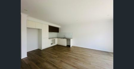 Modern family living in a vibrant, growing community - Photo 5