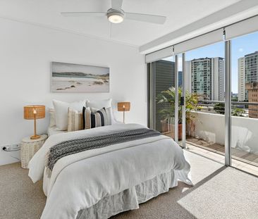 Luxury Coastal Living with Ocean, Broadwater & Skyline Views - Photo 2