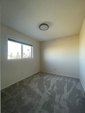 126 Saratoga Close Northeast, Calgary - Photo 2