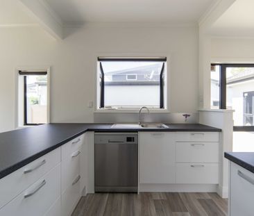 Refined Living on River Road - Photo 3