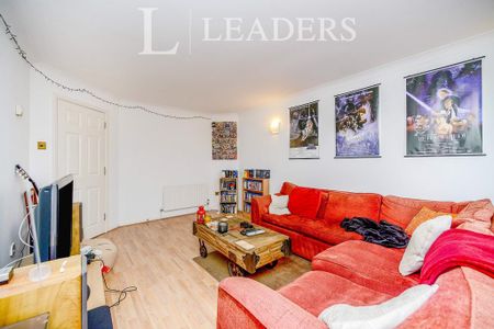 2 bedroom flat to rent - Photo 2