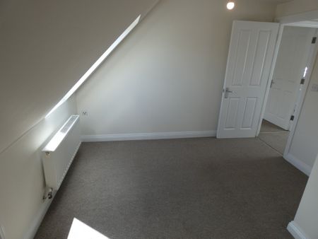 2 bed Apartment - To Let - Photo 3