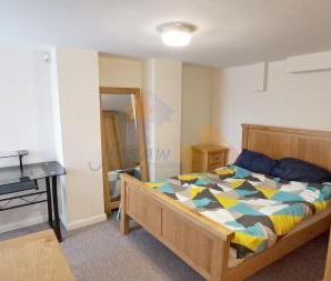 1 bedroom Flat To Let - Photo 3