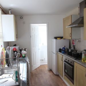 Room in a Shared House, Mivart Street, BS5 - Photo 2