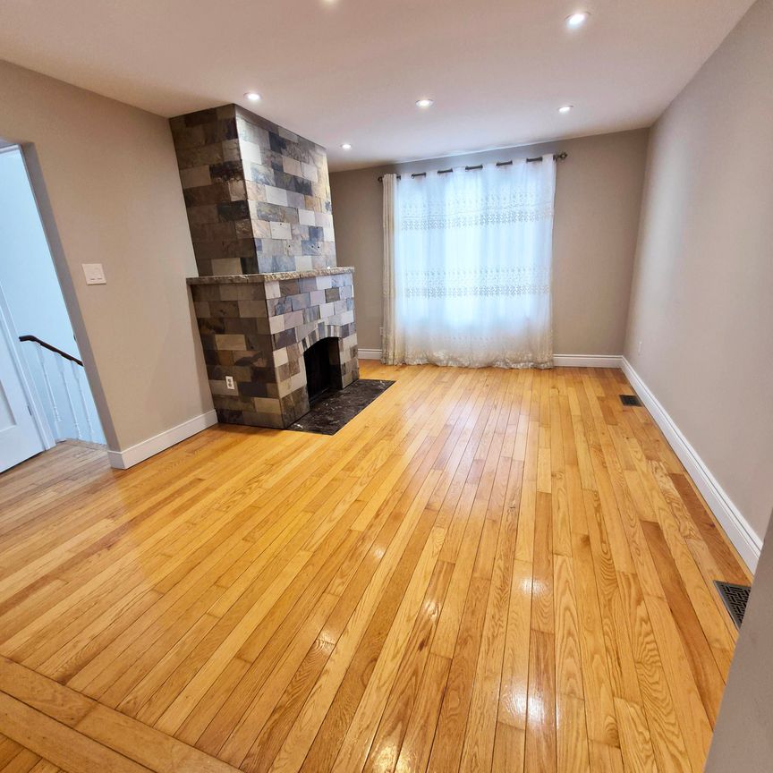 For Lease - 104 Armitage Drive, Newmarket, Ontario - Photo 1