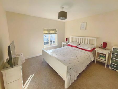 2 bedroom mews to rent - Photo 3