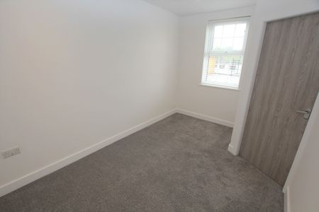 2 Bedroom Apartment, Ellesmere Port - Photo 3