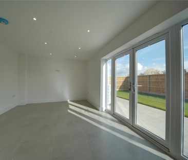 3 bedroom detached house to rent - Photo 2