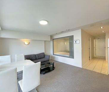 Cozy one bedroom Hobson St apartment with one carpark - Photo 5